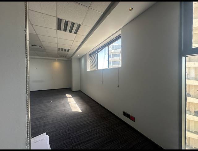 61M² OFFICE TO LET IN SANDTON CENTRAL